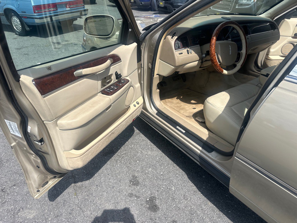 2006 Lincoln Town Car Image 33