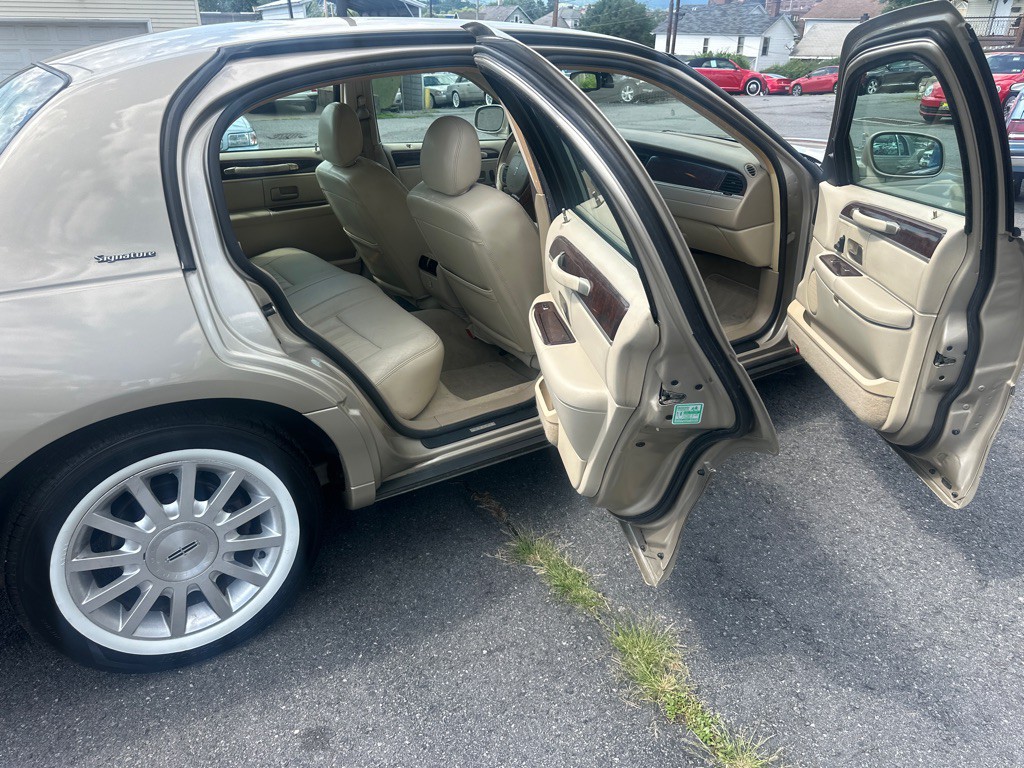 2006 Lincoln Town Car Image 34