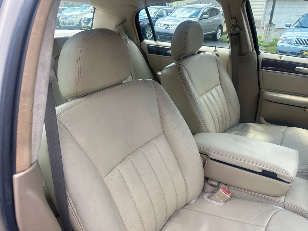 2006 Lincoln Town Car Image 39