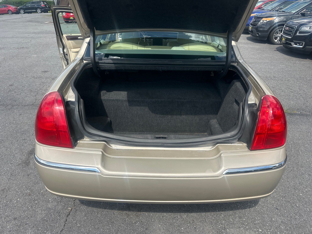 2006 Lincoln Town Car Image 42