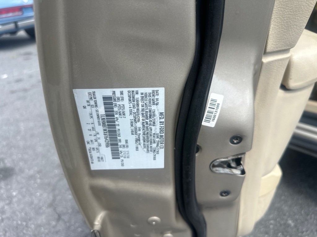 2006 Lincoln Town Car Image 44
