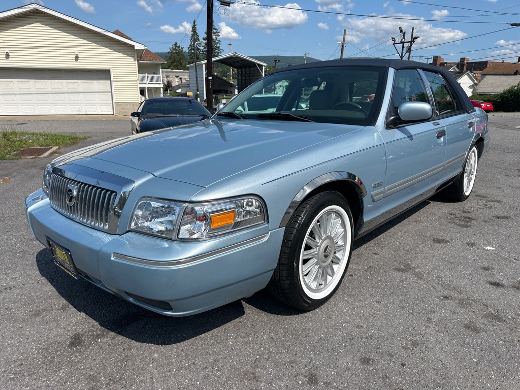 2010 Mercury Grand Marquis Image 2