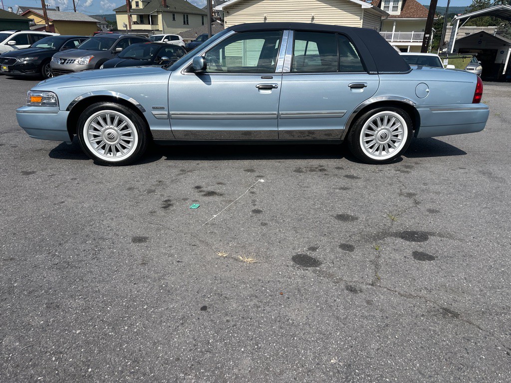 2010 Mercury Grand Marquis Image 3