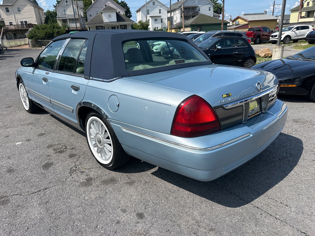 2010 Mercury Grand Marquis Image 4