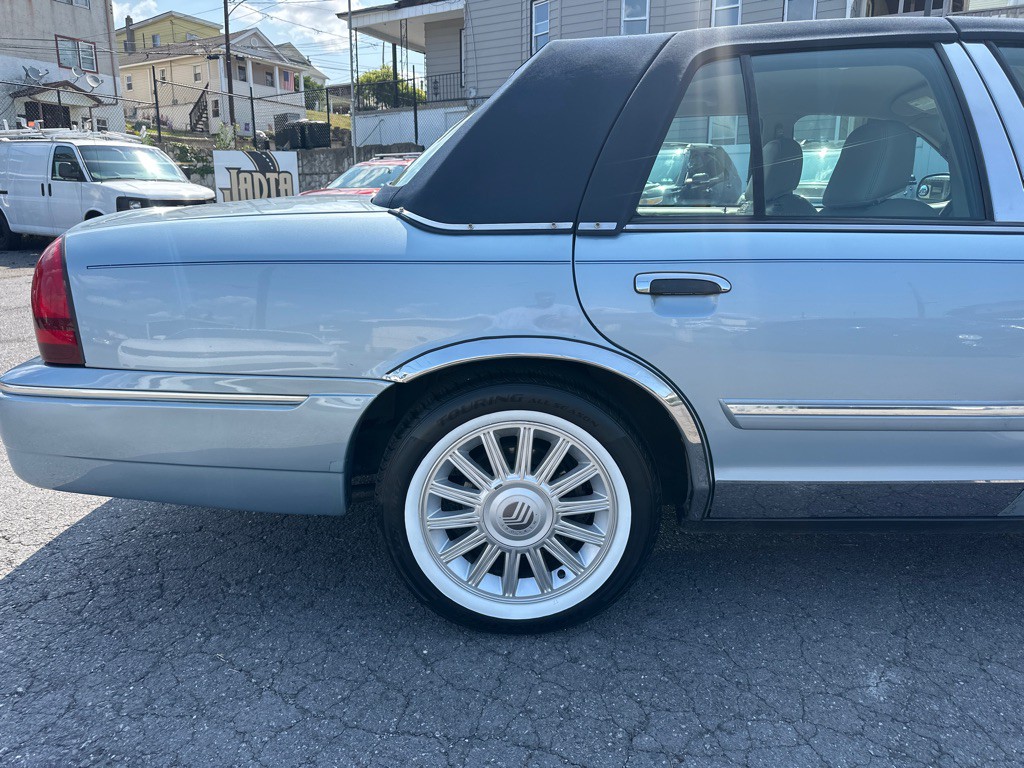 2010 Mercury Grand Marquis Image 7
