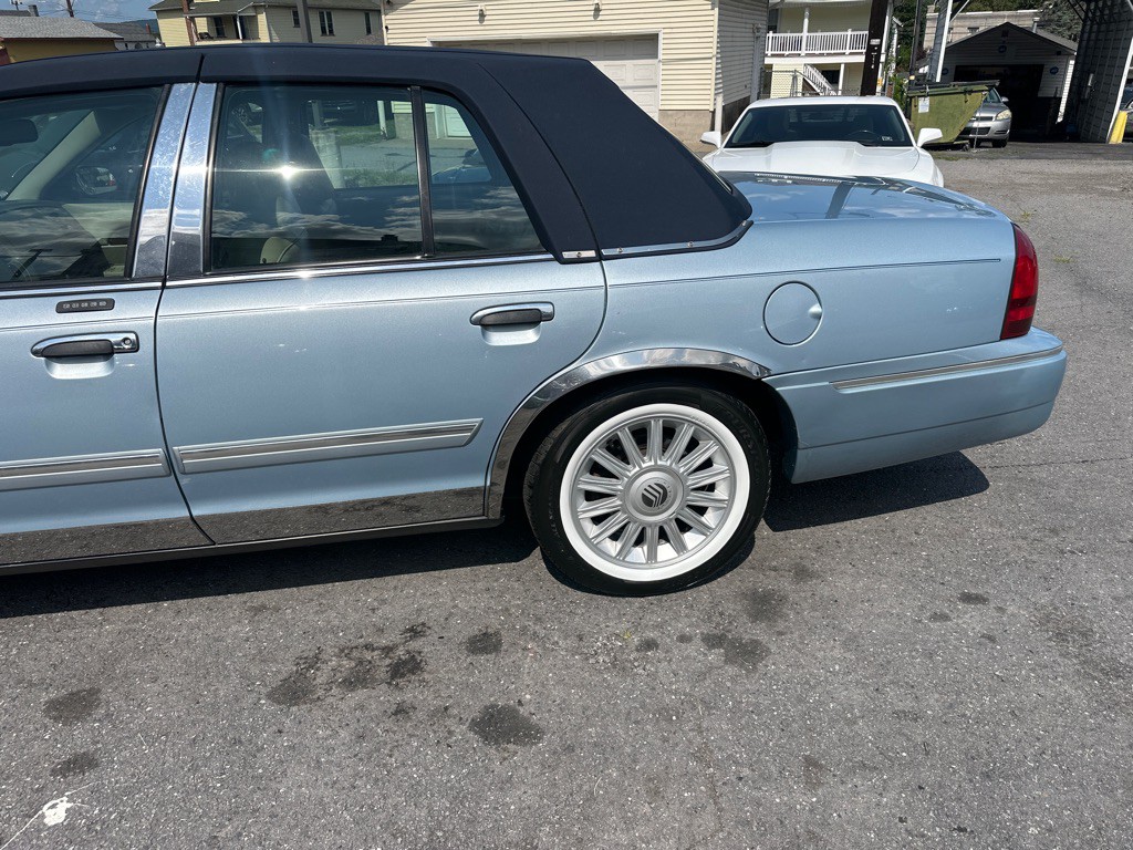 2010 Mercury Grand Marquis Image 11
