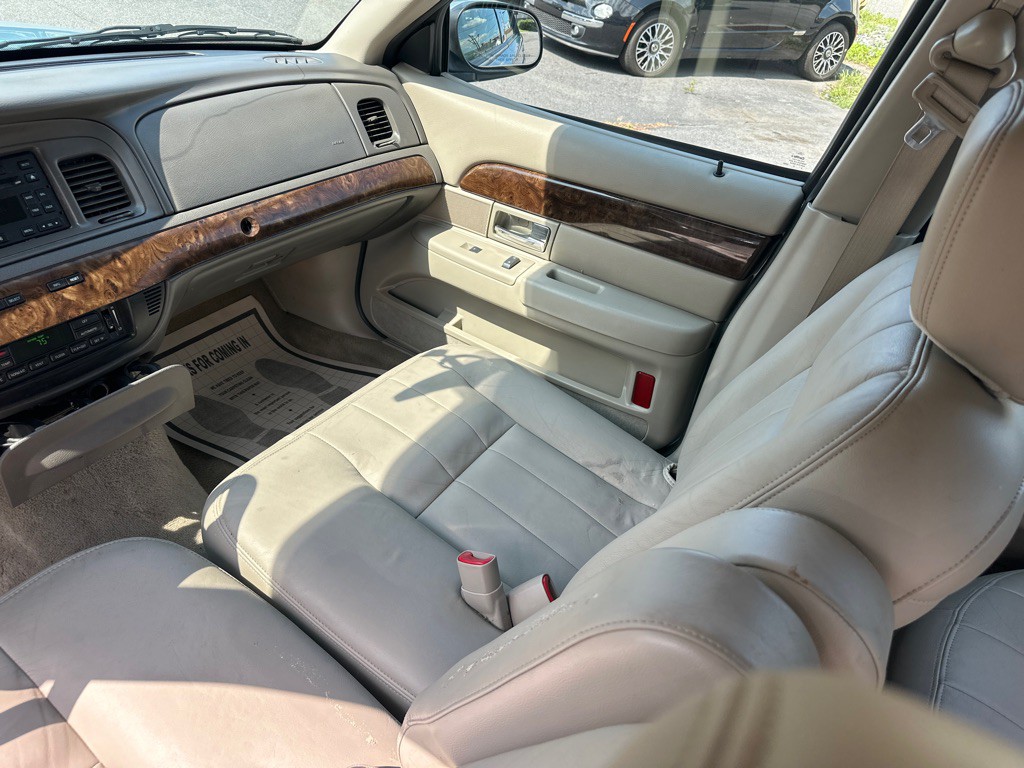 2010 Mercury Grand Marquis Image 14