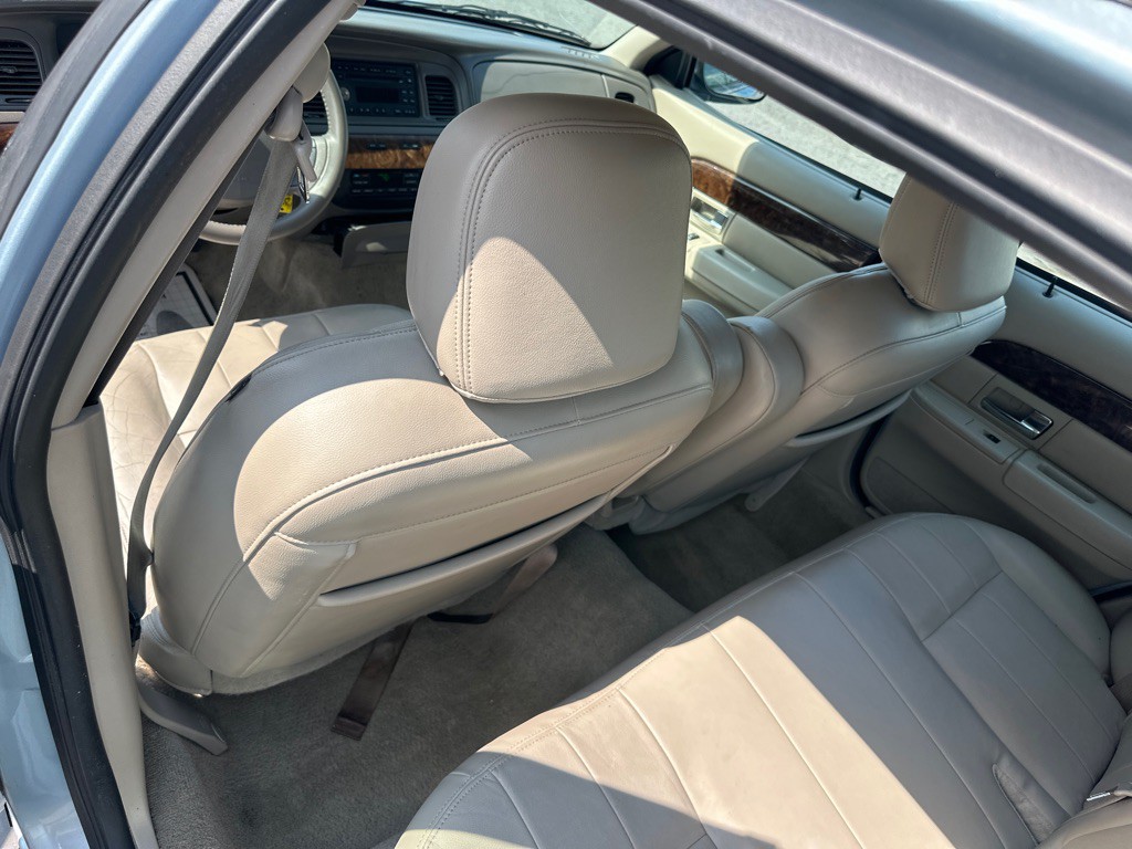 2010 Mercury Grand Marquis Image 16