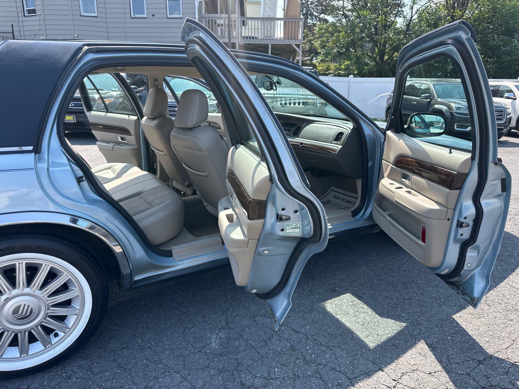 2010 Mercury Grand Marquis Image 17