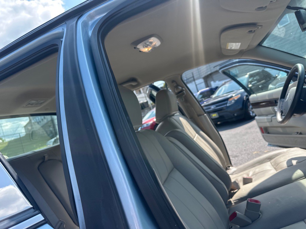 2010 Mercury Grand Marquis Image 22