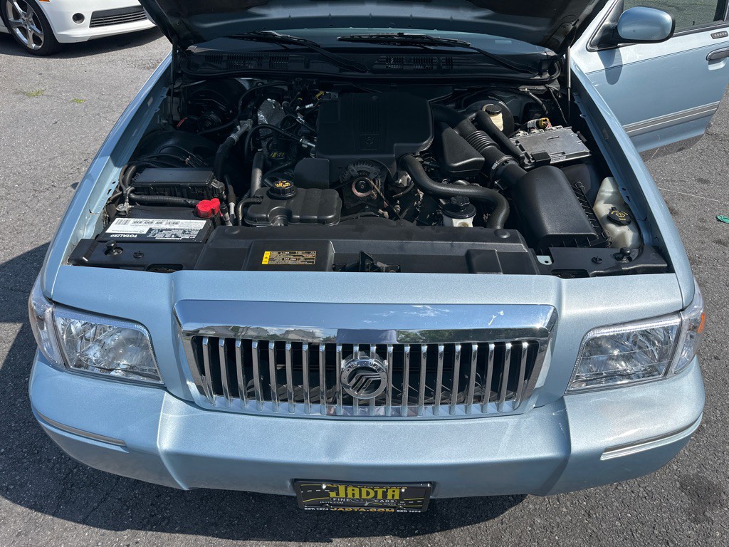 2010 Mercury Grand Marquis Image 28