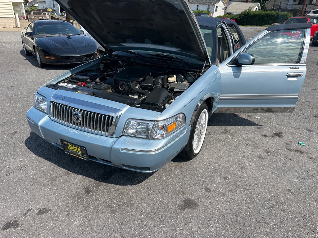 2010 Mercury Grand Marquis Image 30