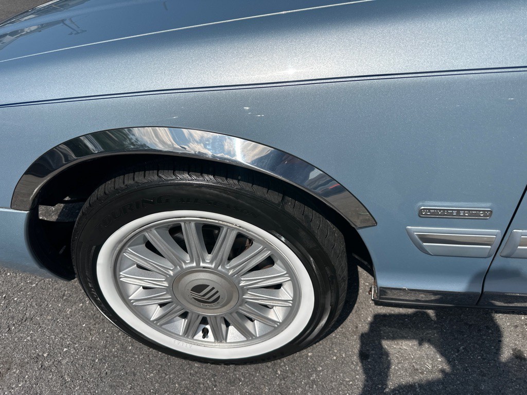 2010 Mercury Grand Marquis Image 39