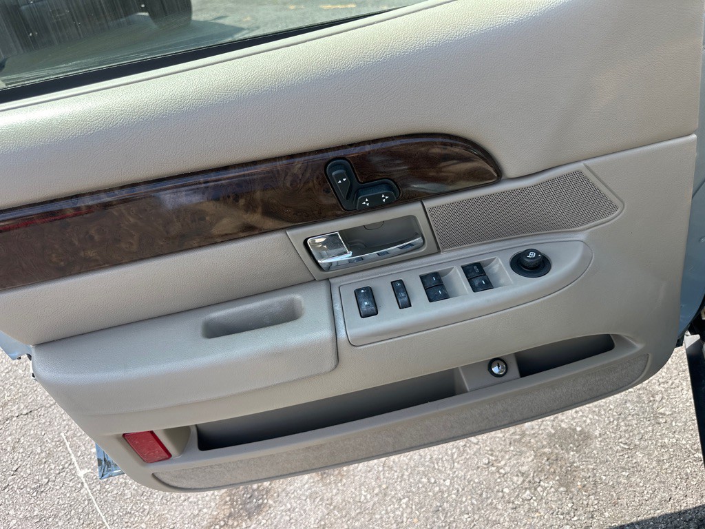 2010 Mercury Grand Marquis Image 40