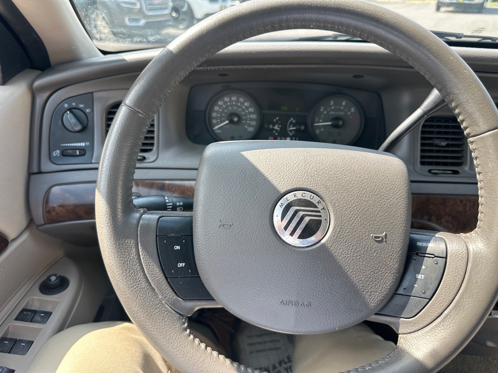 2010 Mercury Grand Marquis Image 43
