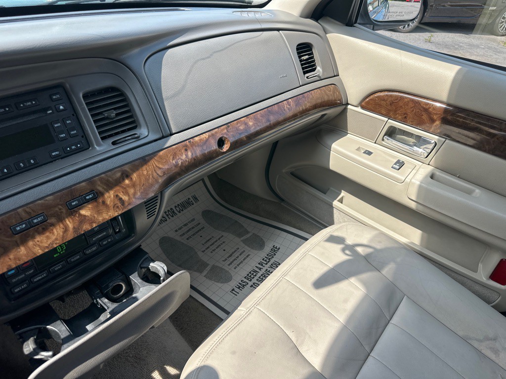2010 Mercury Grand Marquis Image 44