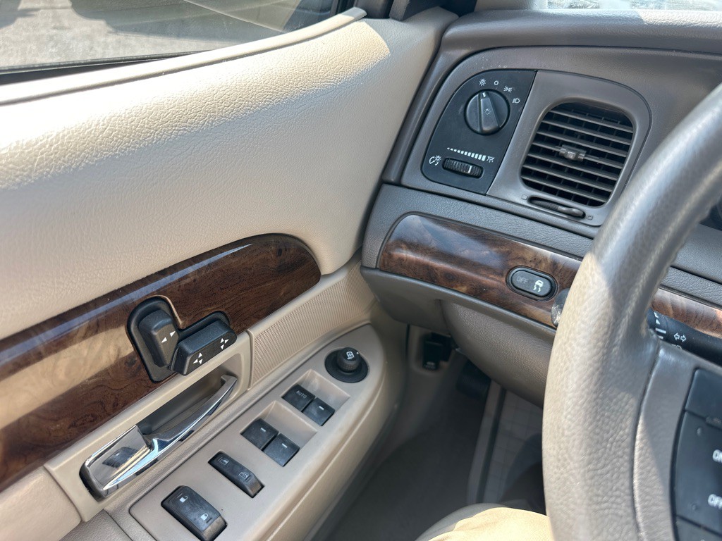 2010 Mercury Grand Marquis Image 48