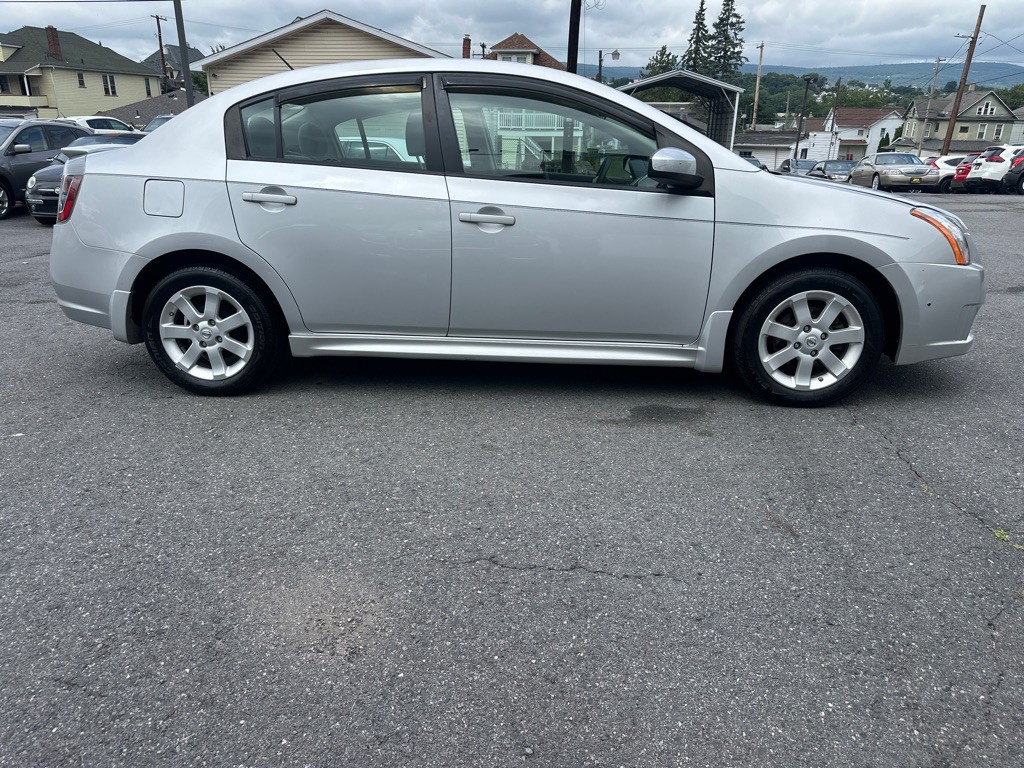 2010 Nissan Sentra Image 2
