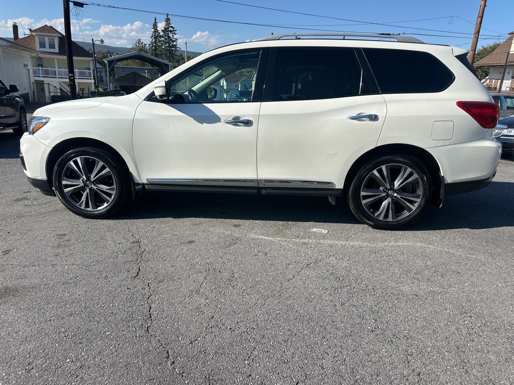2019 Nissan Pathfinder Image 2