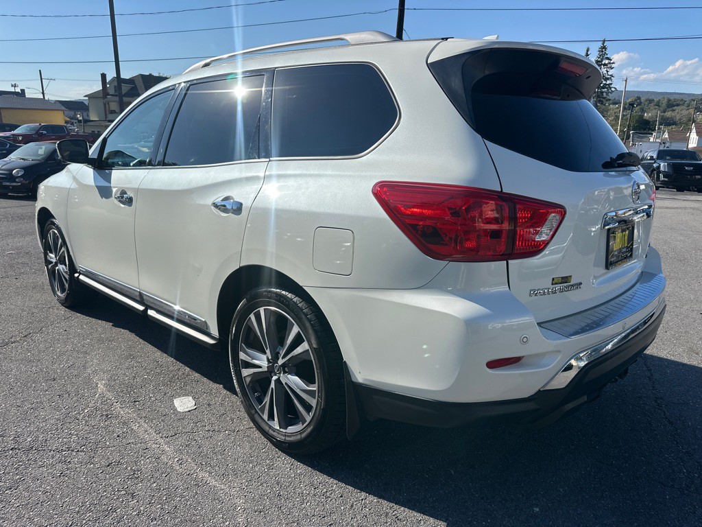 2019 Nissan Pathfinder Image 3