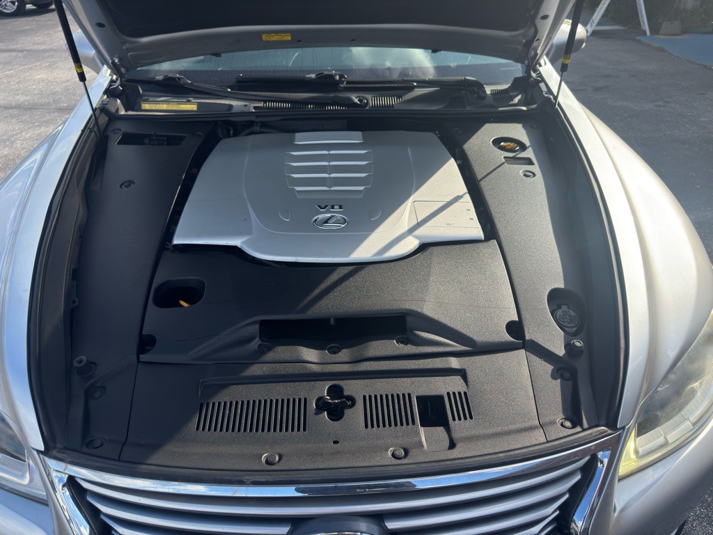 2013 Lexus LS Image 3