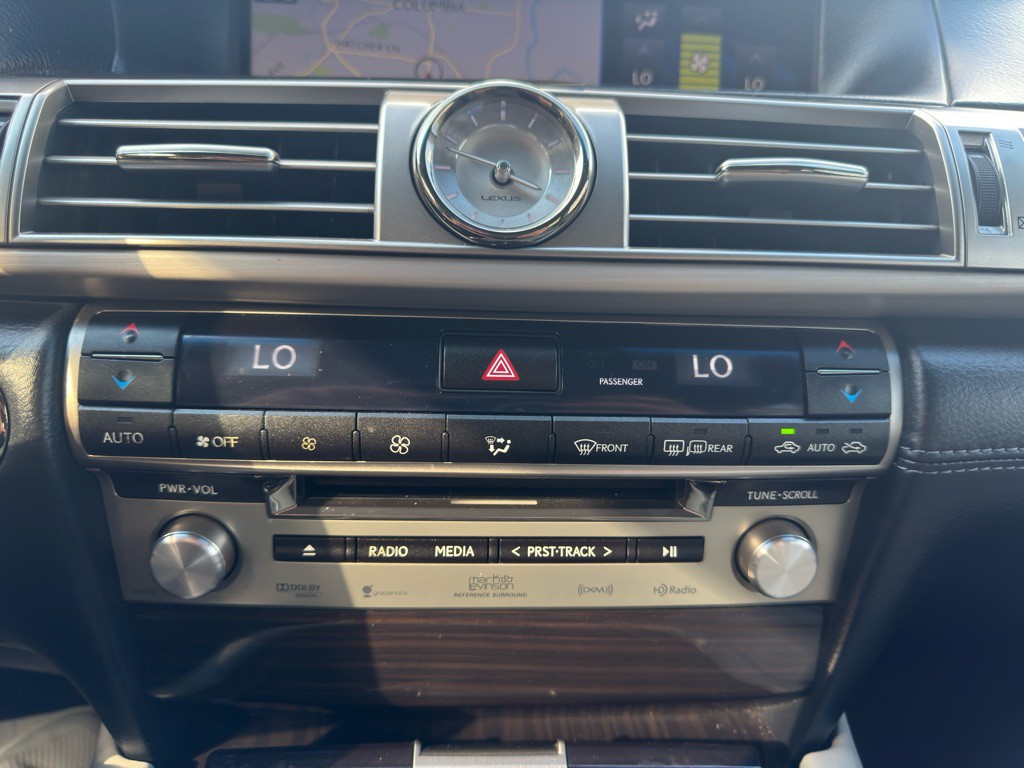 2013 Lexus LS Image 28