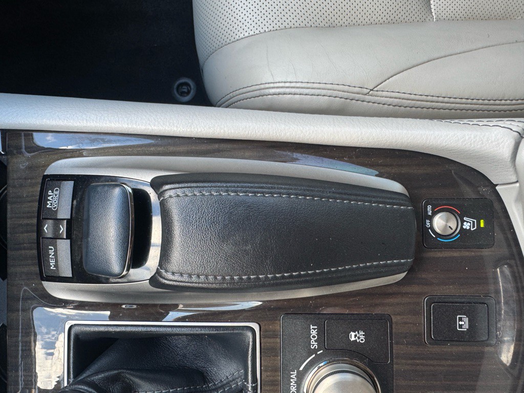 2013 Lexus LS Image 31