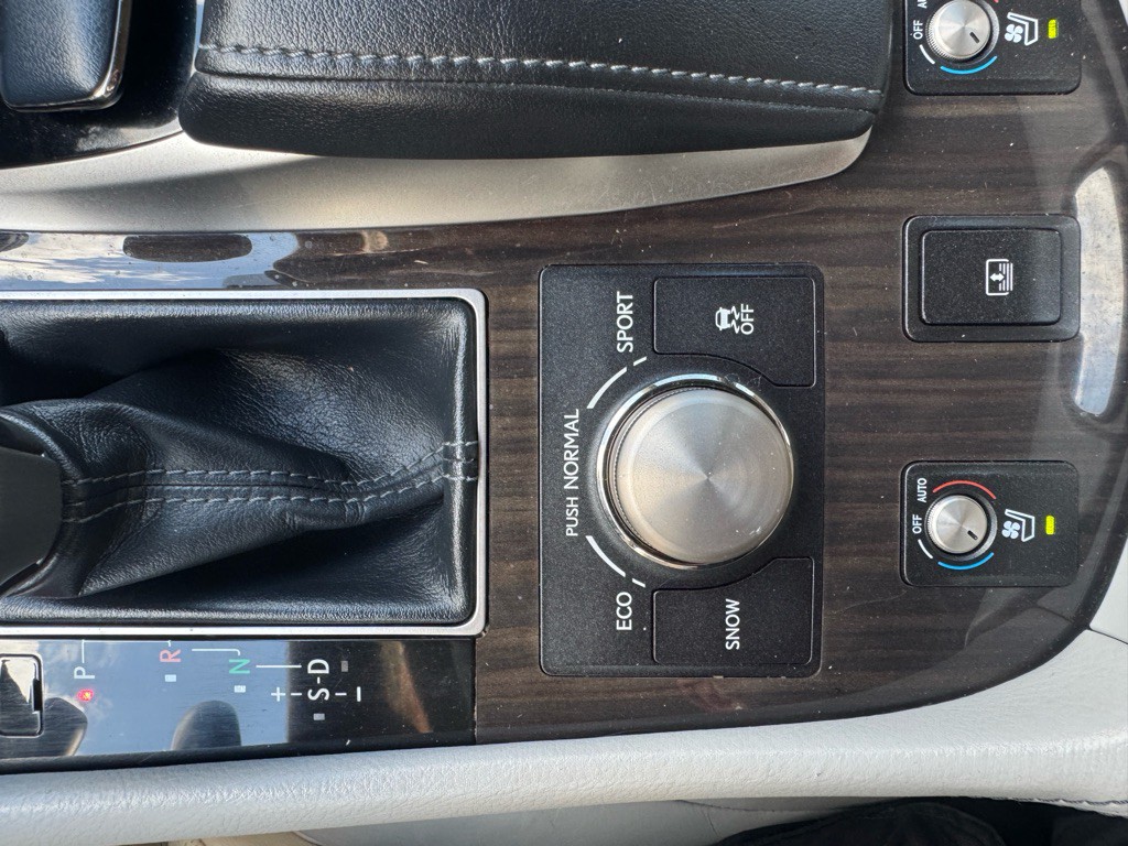 2013 Lexus LS Image 32