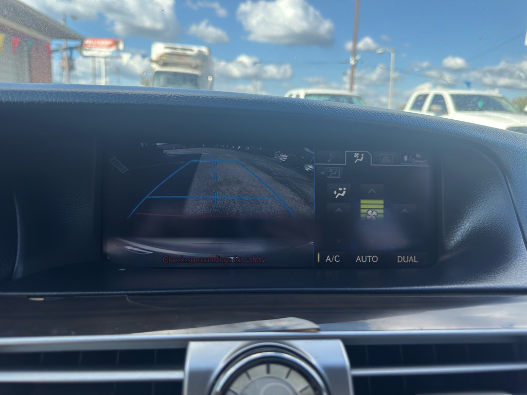 2013 Lexus LS Image 35