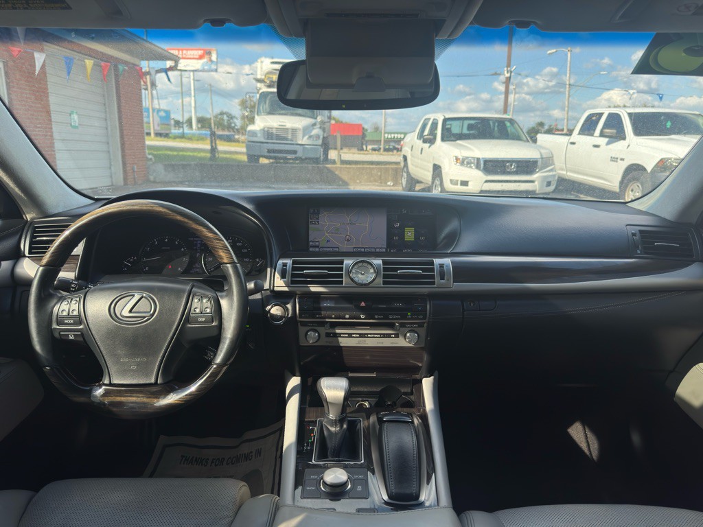 2013 Lexus LS Image 39
