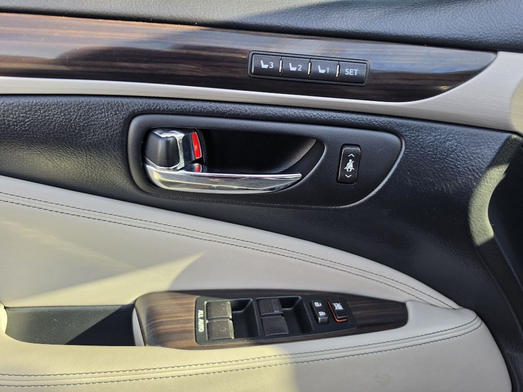 2013 Lexus LS Image 17