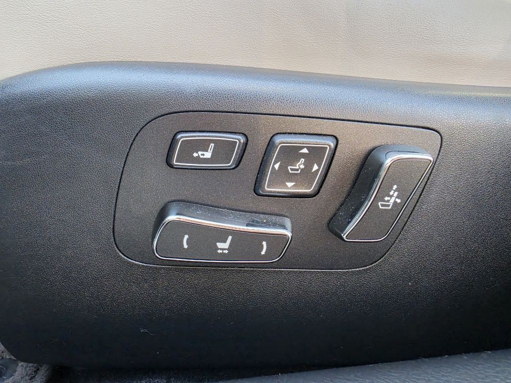 2013 Lexus LS Image 18