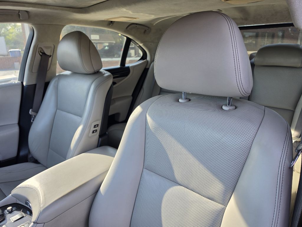 2013 Lexus LS Image 21