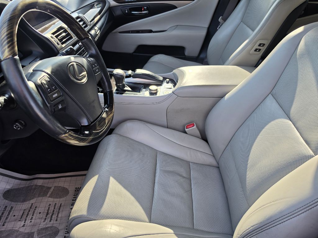 2013 Lexus LS Image 24