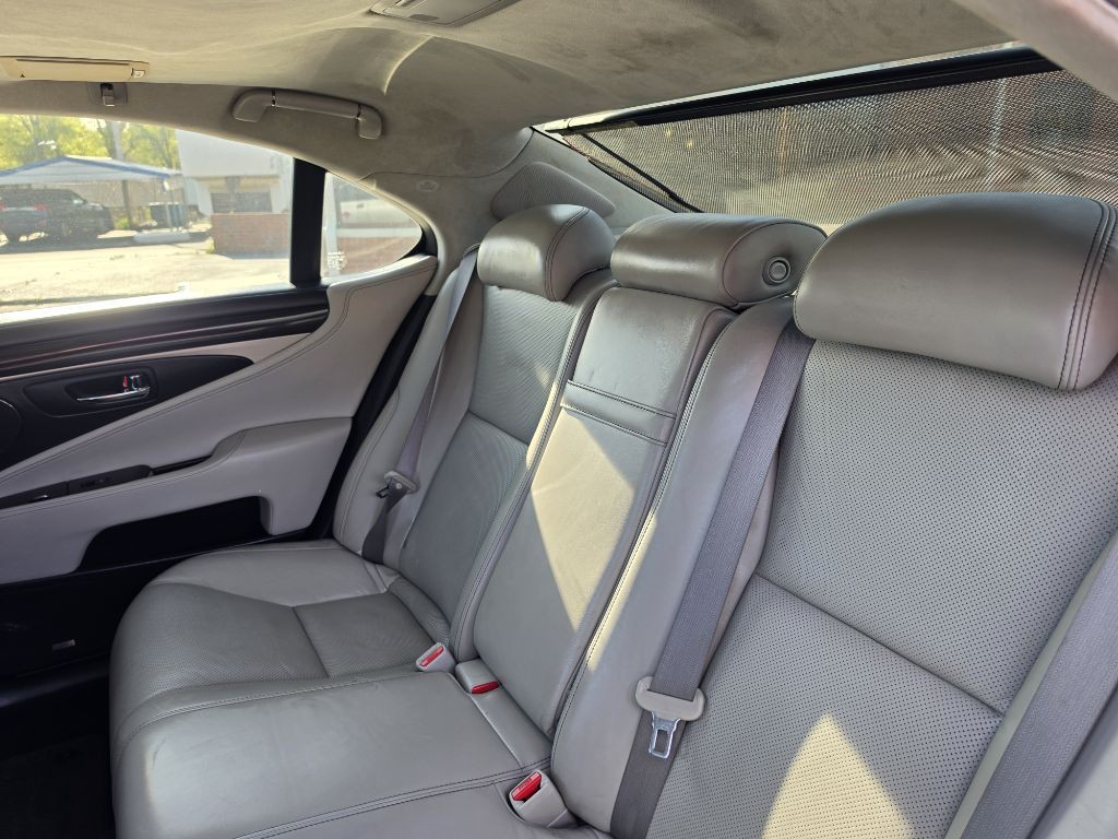 2013 Lexus LS Image 27