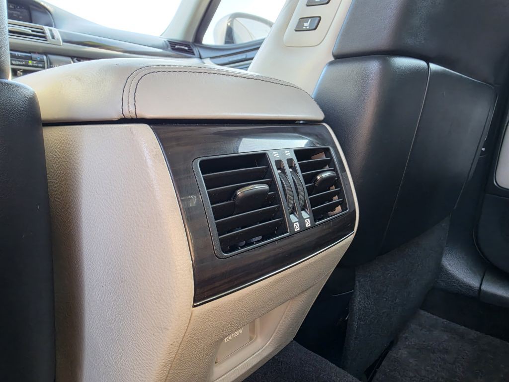 2013 Lexus LS Image 28