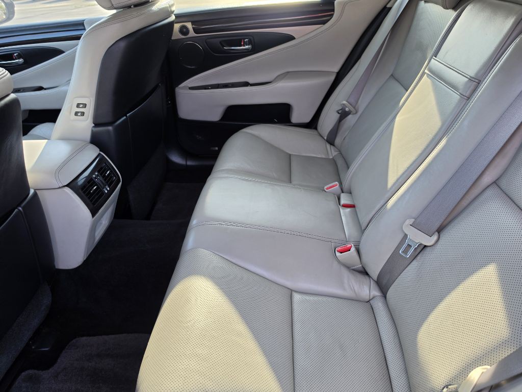 2013 Lexus LS Image 29