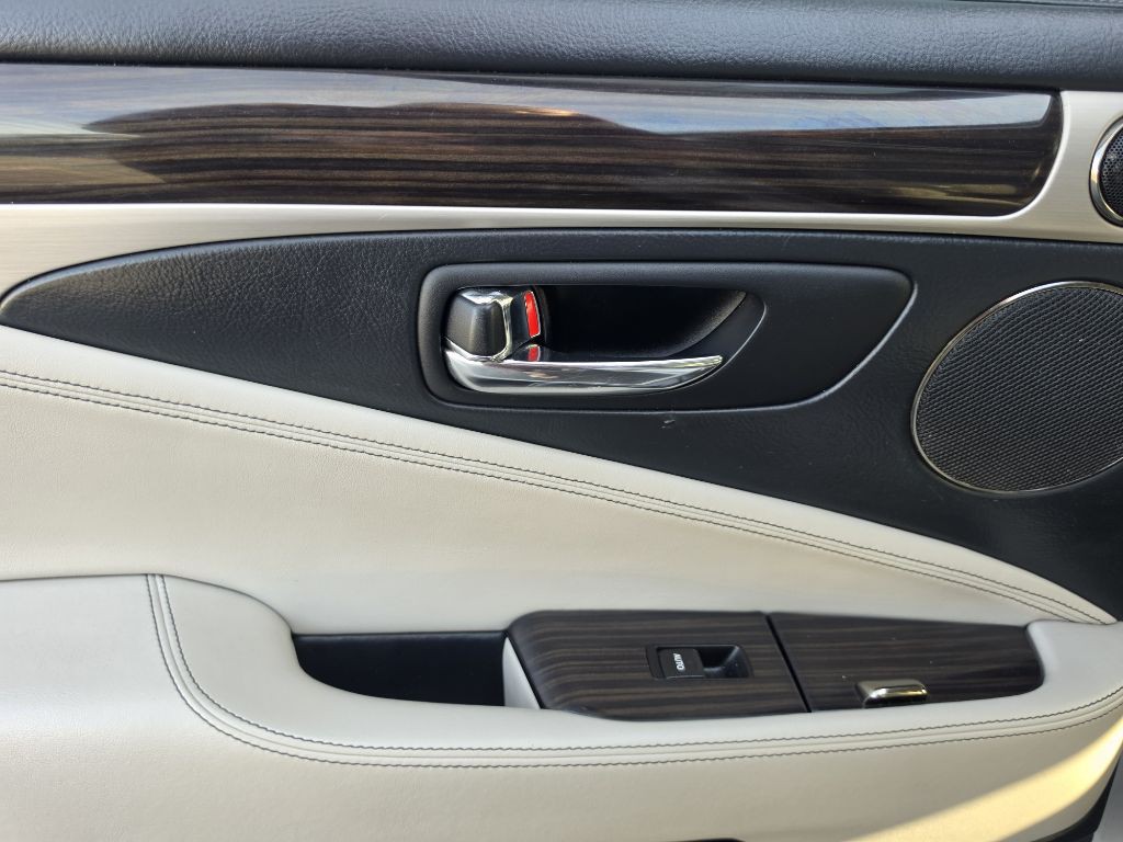2013 Lexus LS Image 30