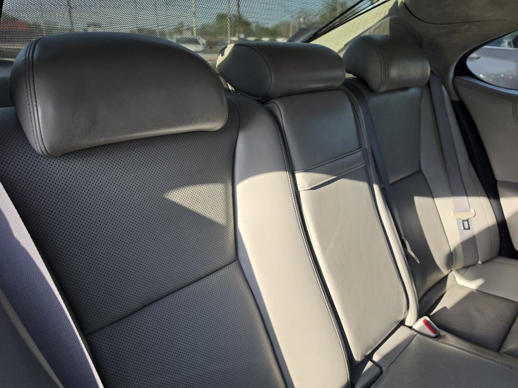 2013 Lexus LS Image 31