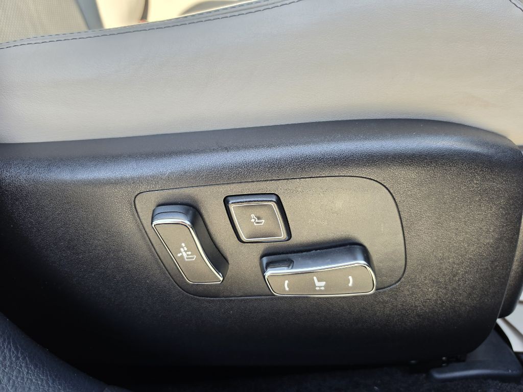 2013 Lexus LS Image 34