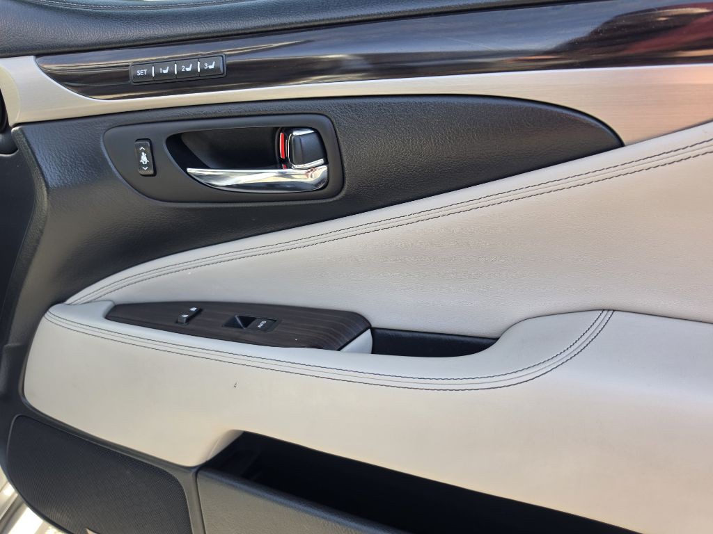 2013 Lexus LS Image 35