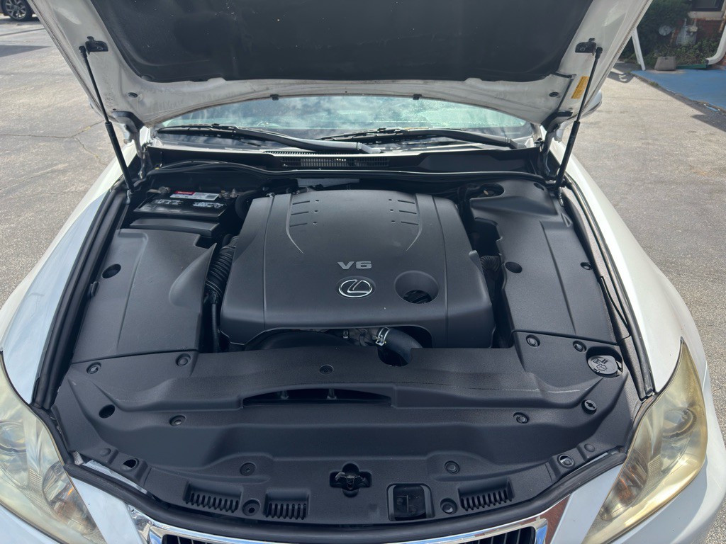 2013 Lexus IS Image 3
