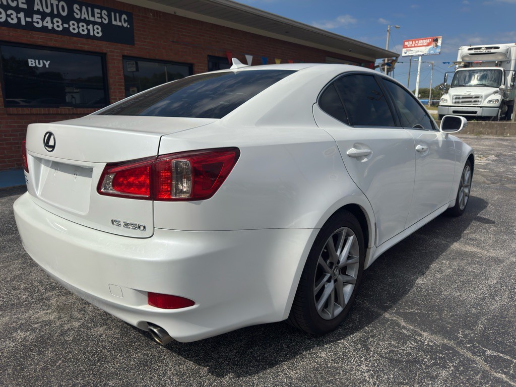 2013 Lexus IS Image 9