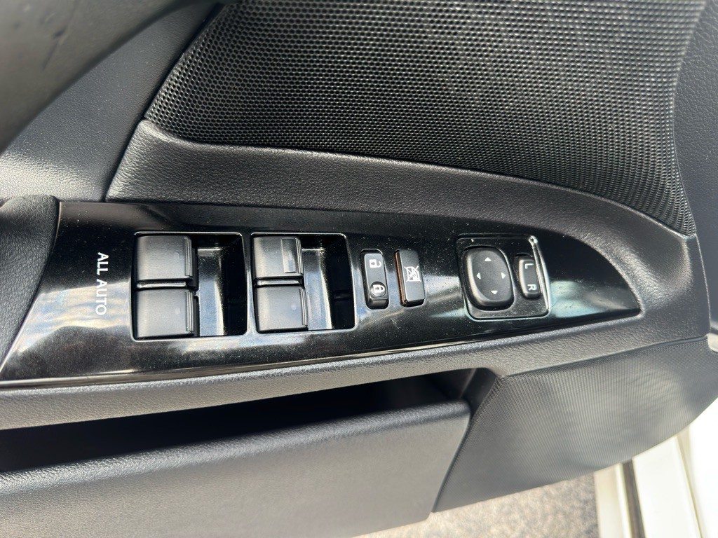 2013 Lexus IS Image 12