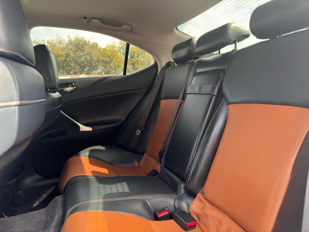 2013 Lexus IS Image 22