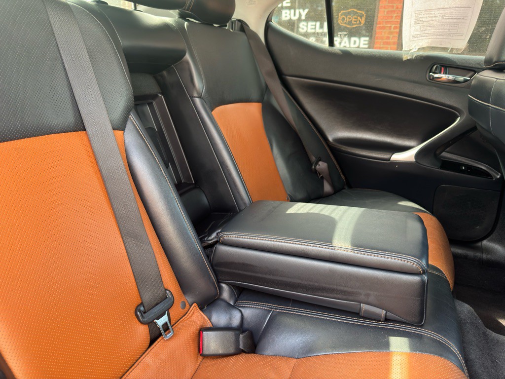 2013 Lexus IS Image 28