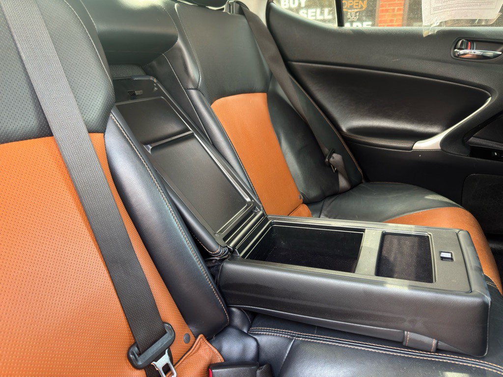 2013 Lexus IS Image 29