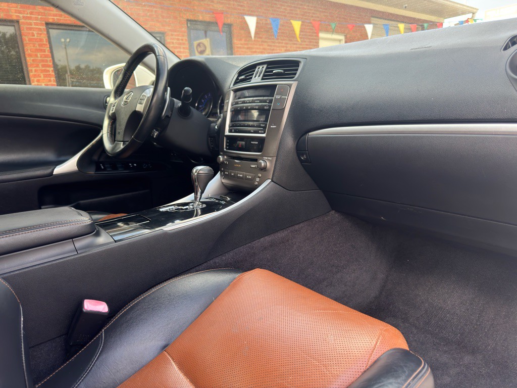 2013 Lexus IS Image 36