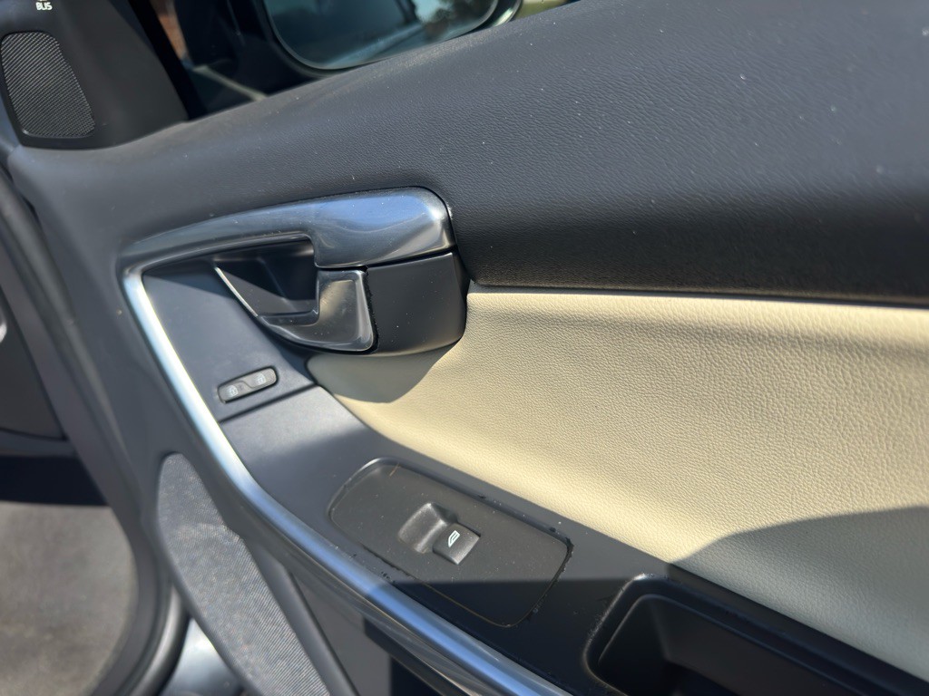 2016 Volvo S60 Image 35