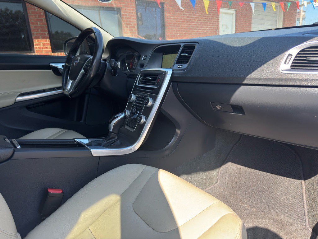 2016 Volvo S60 Image 36